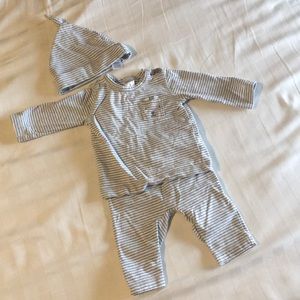 NWOT Carter’s Striped outfit with matching hat